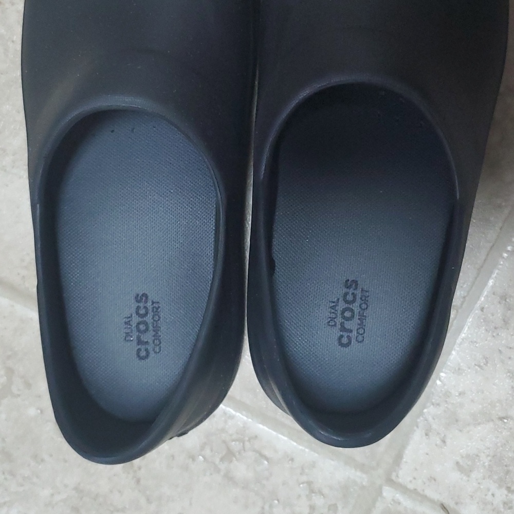 Crocs - Picture 2 of 6
